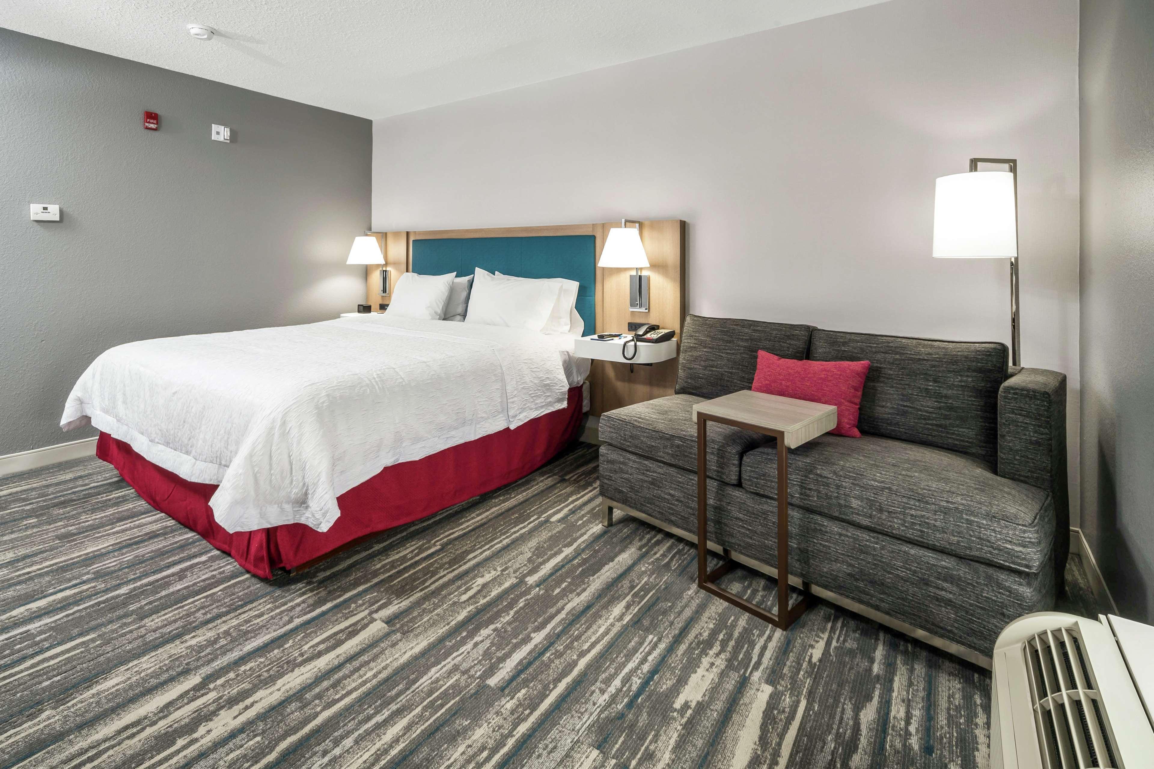 Hampton Inn Wilson Downtown Экстерьер фото