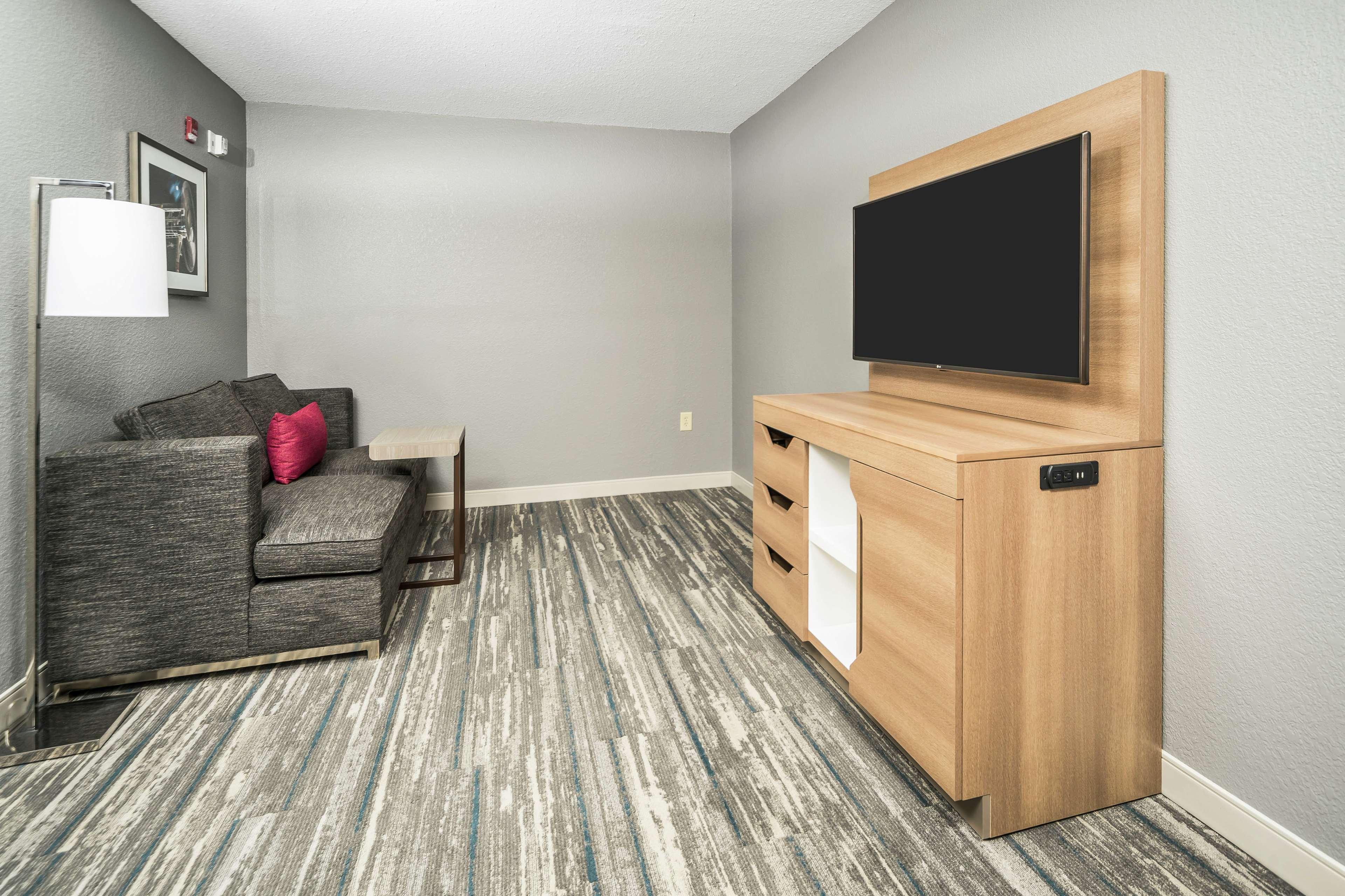 Hampton Inn Wilson Downtown Экстерьер фото
