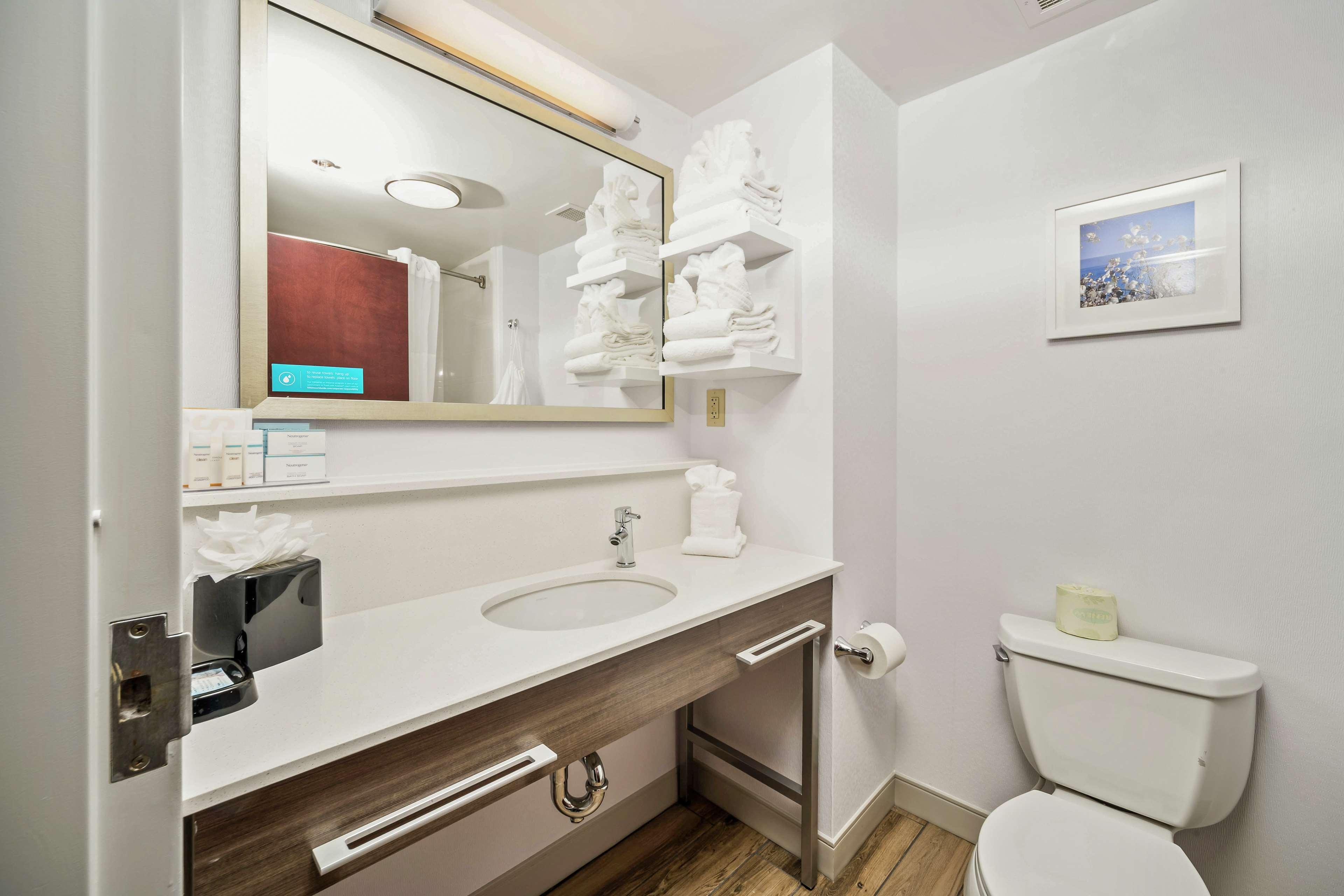 Hampton Inn Wilson Downtown Экстерьер фото