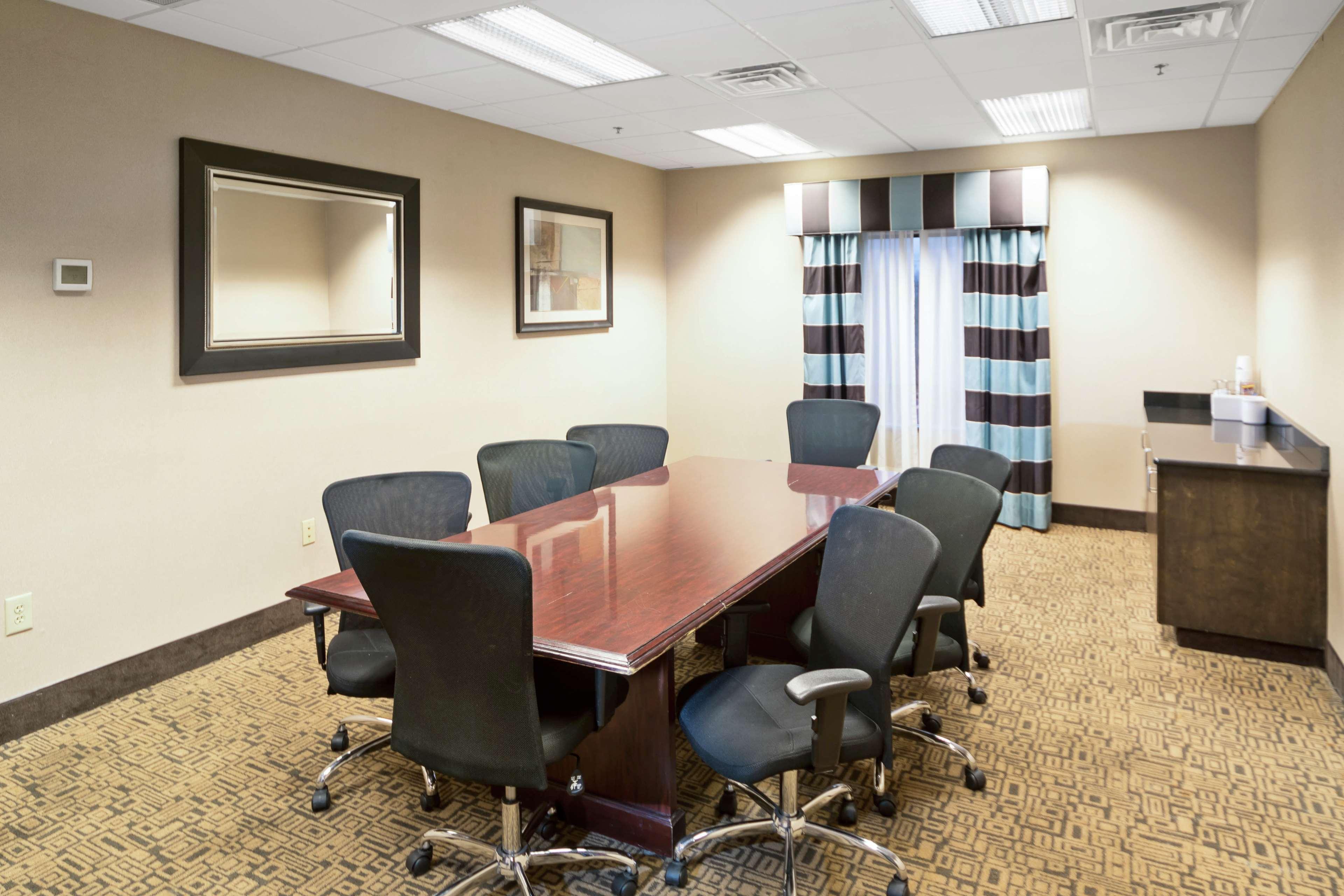 Hampton Inn Wilson Downtown Экстерьер фото