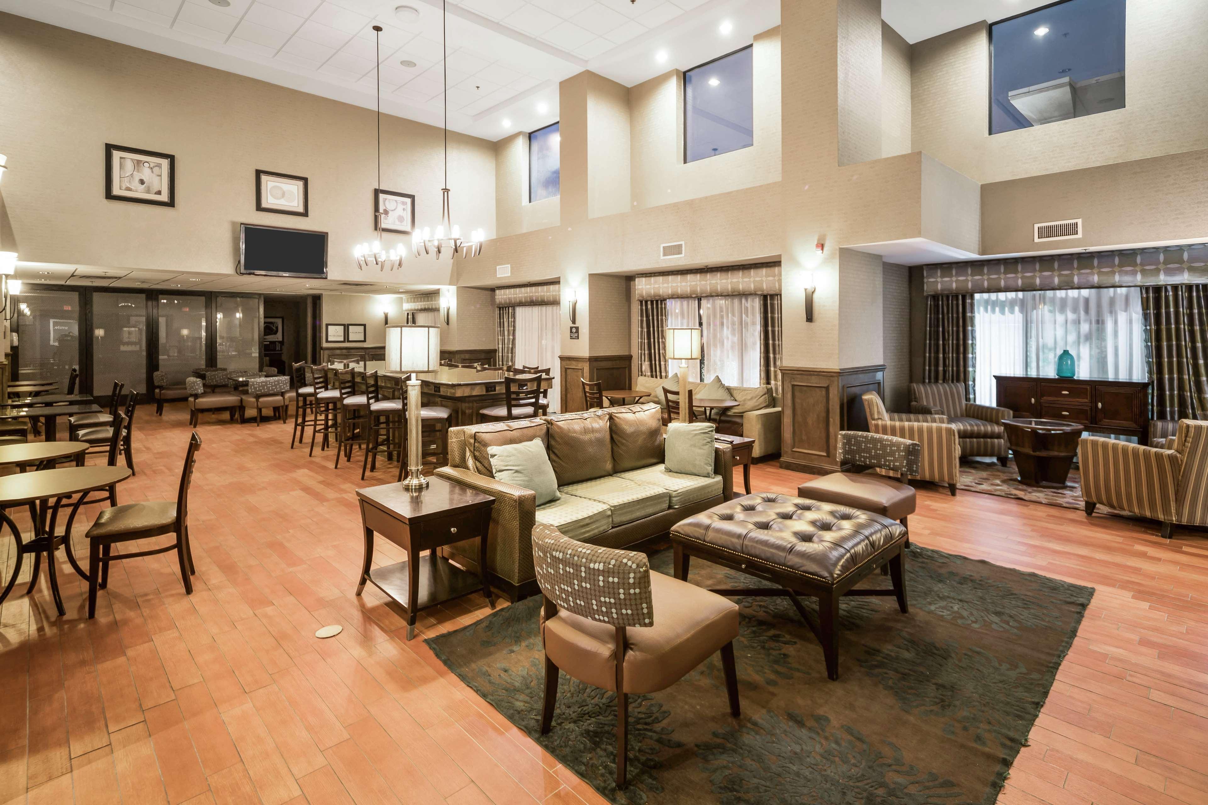Hampton Inn Wilson Downtown Экстерьер фото