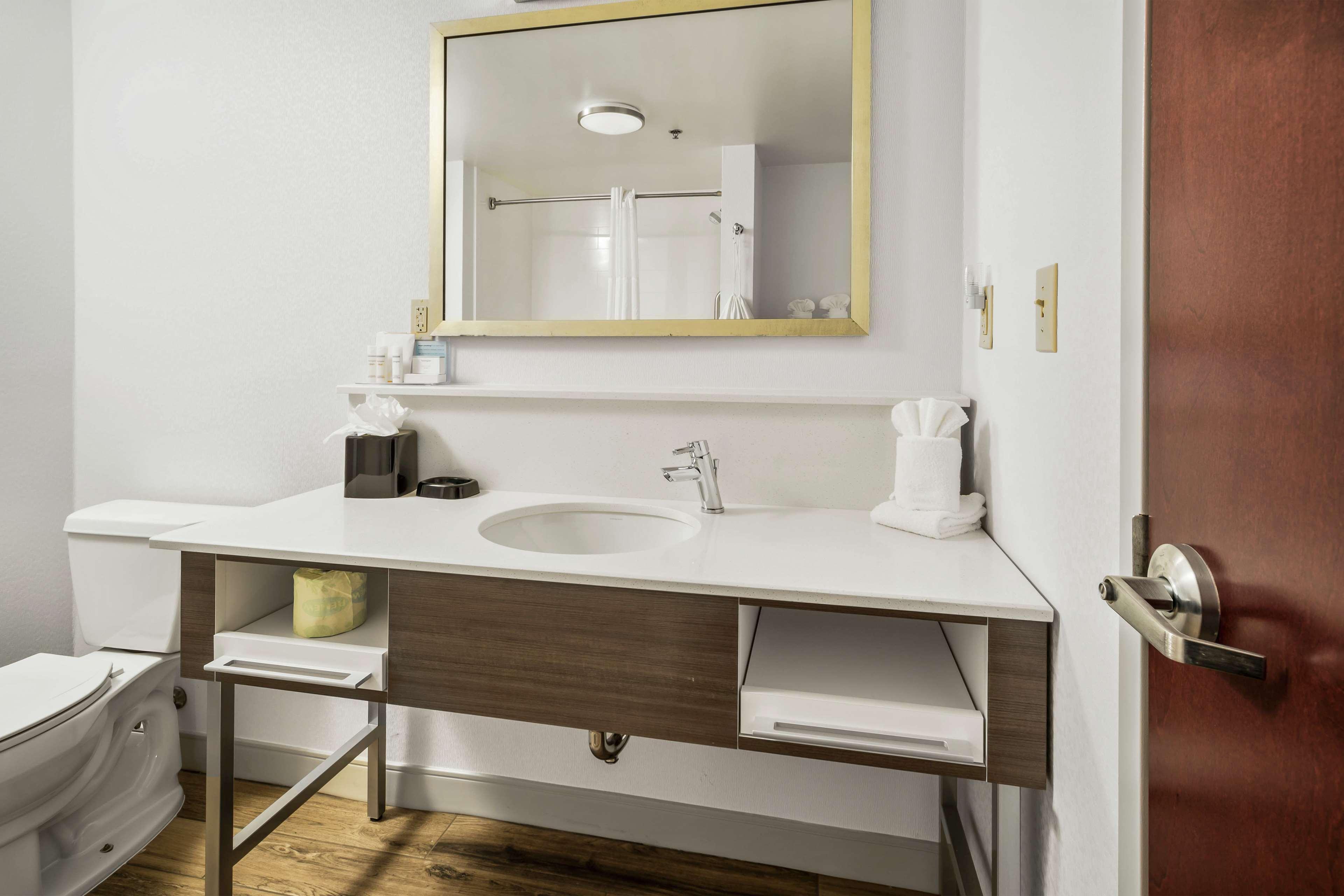 Hampton Inn Wilson Downtown Экстерьер фото