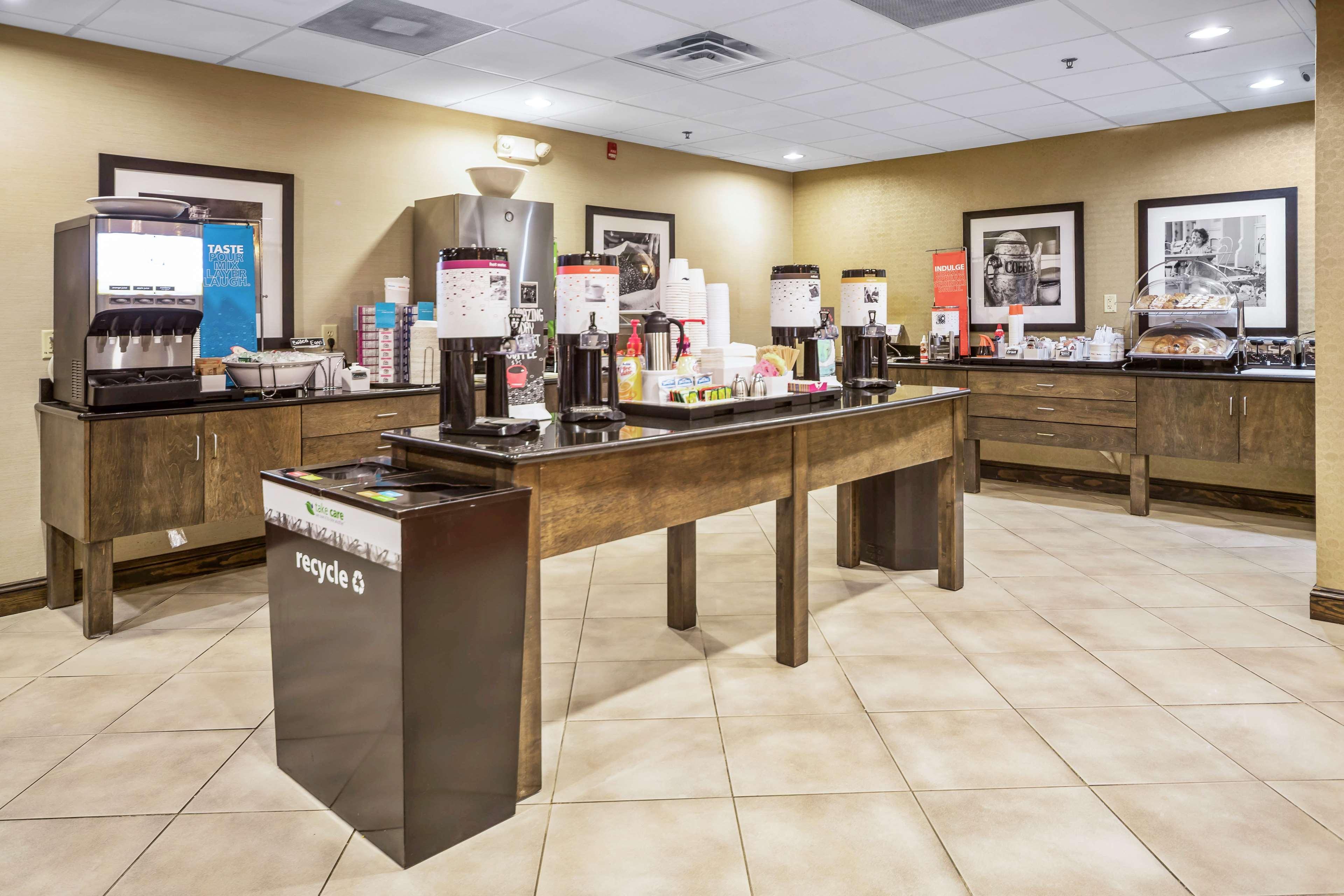 Hampton Inn Wilson Downtown Экстерьер фото