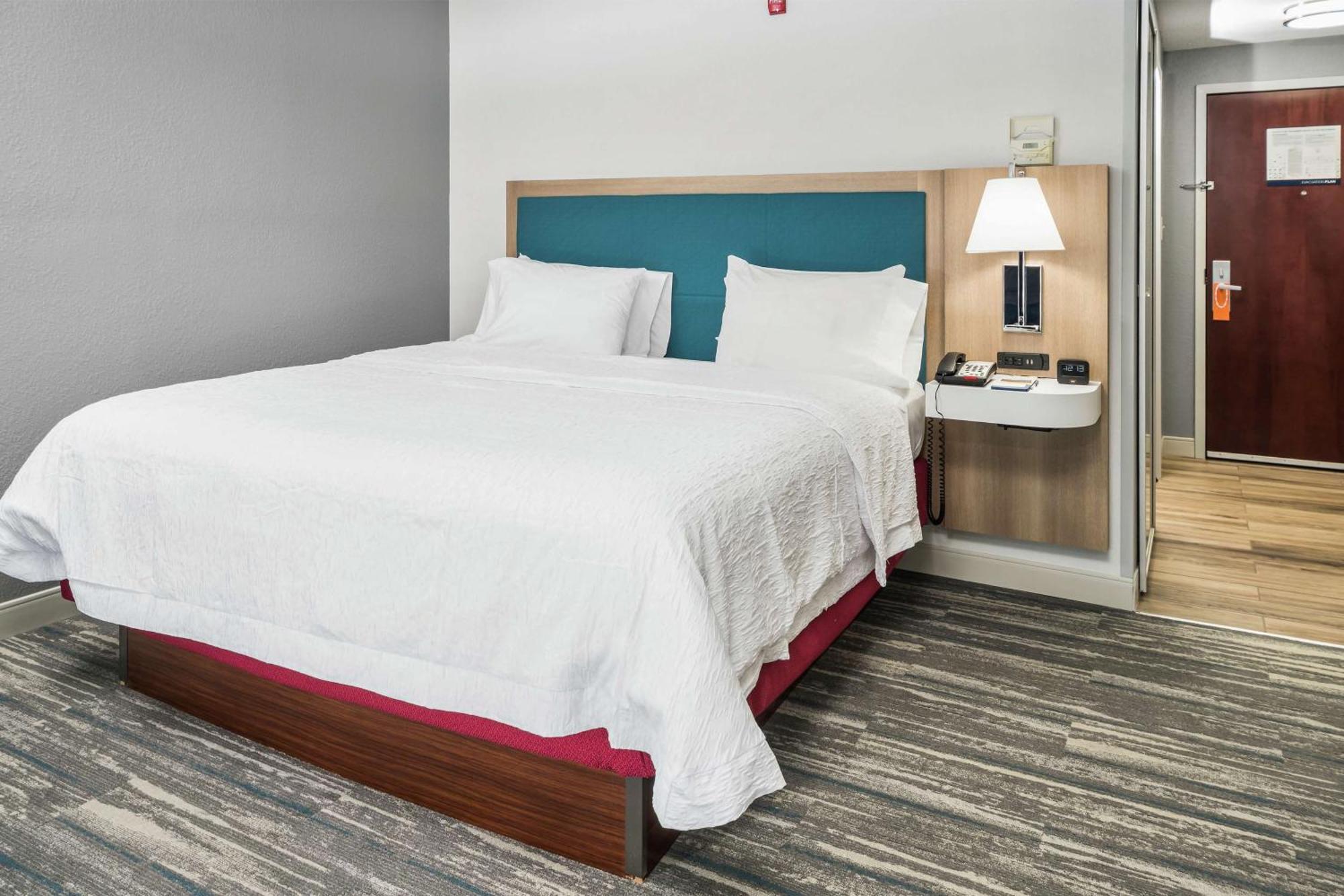 Hampton Inn Wilson Downtown Экстерьер фото